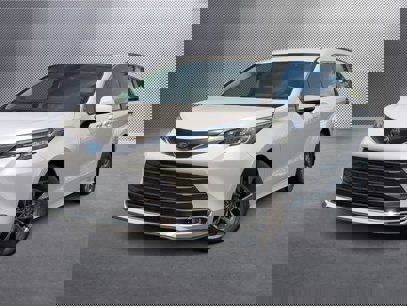 Used 2023 Toyota Sienna XLE