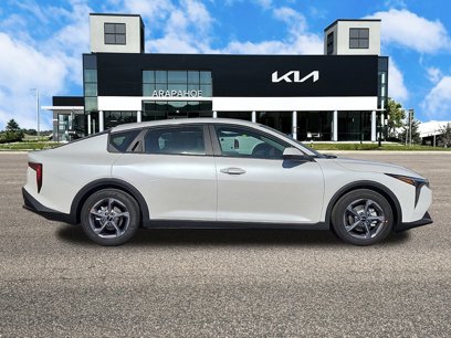 New 2025 Kia K4 LXS
