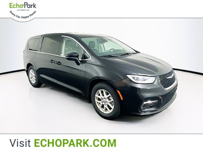 Used 2023 Chrysler Pacifica Touring-L