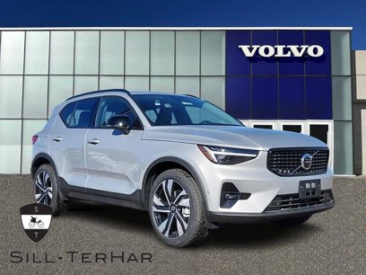 New 2025 Volvo XC40 B5 Plus w/ Climate Package