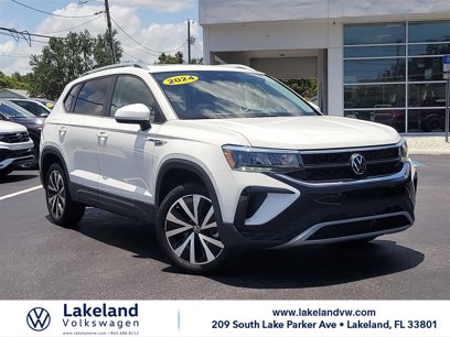 Used 2024 Volkswagen Taos SE w/ Panoramic Sunroof Package