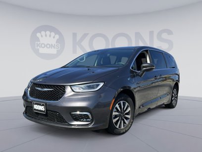 Used 2023 Chrysler Pacifica Touring-L