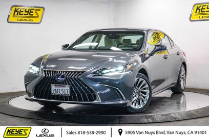 Certified 2022 Lexus ES 300h w/ Accessory Package 2