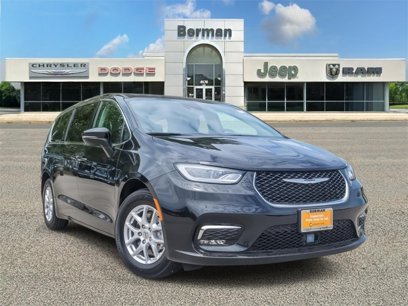 Used 2023 Chrysler Pacifica Touring-L