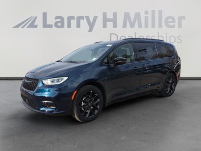 New 2025 Chrysler Pacifica Limited