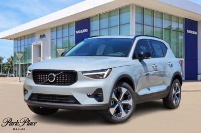 New 2025 Volvo XC40 B5 Plus w/ Protection Package Premier