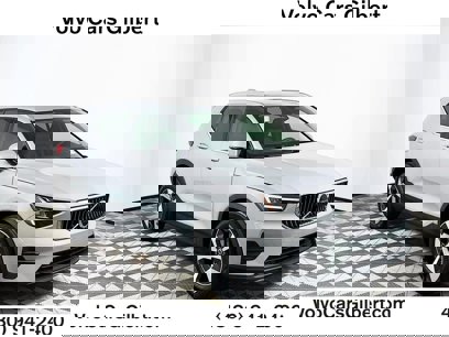 New 2025 Volvo XC40 B5 Core w/ Climate Package