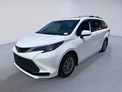 New 2025 Toyota Sienna LE
