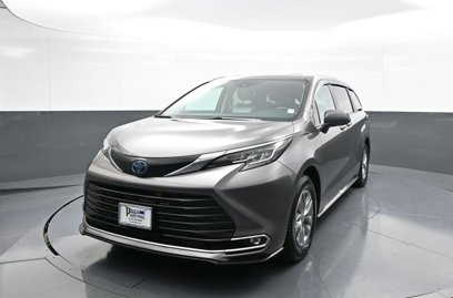 Certified 2023 Toyota Sienna XLE