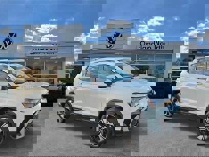New 2025 Volkswagen Taos SE