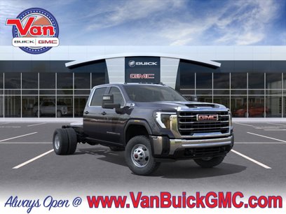 New 2025 GMC Sierra 3500 Pro w/ Convenience Package