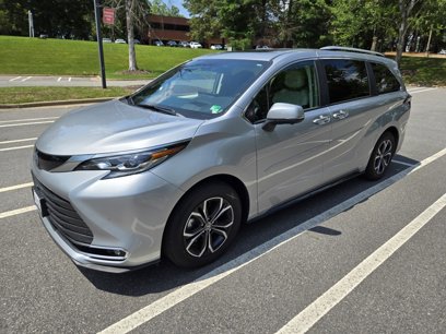 Used 2025 Toyota Sienna Platinum