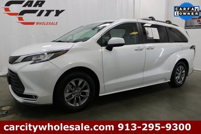 Used 2022 Toyota Sienna XLE