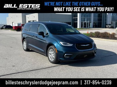 New 2025 Chrysler Pacifica Select