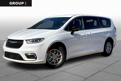New 2025 Chrysler Pacifica Select