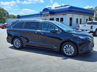 Used 2021 Toyota Sienna LE w/ LE Plus Package