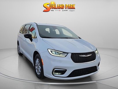 New 2025 Chrysler Pacifica Select