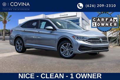Used 2022 Volkswagen Jetta SE w/ Panoramic Sunroof Package
