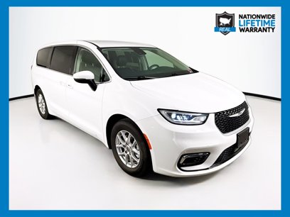 Used 2023 Chrysler Pacifica Touring-L