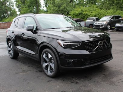 New 2026 Volvo XC40 B5 Plus w/ Protection Package Premier