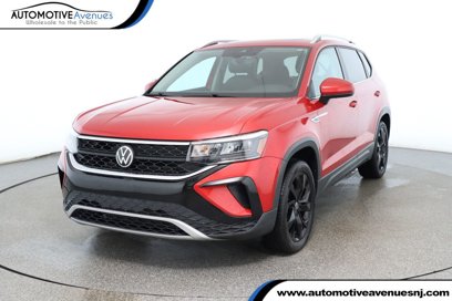 Used 2022 Volkswagen Taos SE w/ Panoramic Sunroof Package