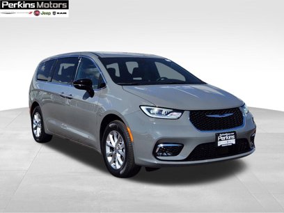 New 2025 Chrysler Pacifica Select