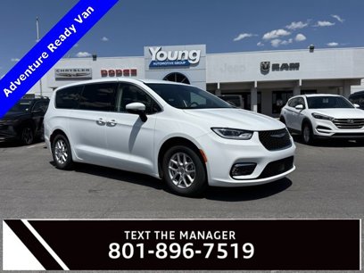 Used 2023 Chrysler Pacifica Touring-L