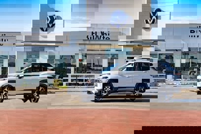 New 2025 Volkswagen Tiguan SE
