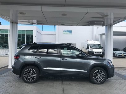 New 2025 Volkswagen Taos SE