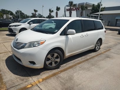 Used 2017 Toyota Sienna LE