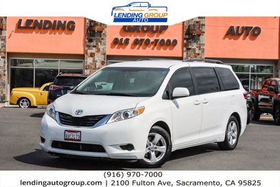 Used 2016 Toyota Sienna LE