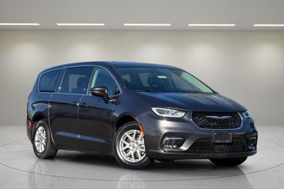 Used 2023 Chrysler Pacifica Touring-L