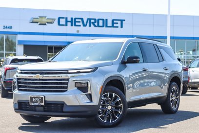 New 2025 Chevrolet Traverse LT w/ Sun and Wheel Package