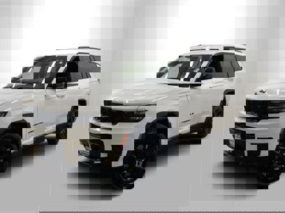 Used 2023 Jeep Grand Cherokee L Laredo