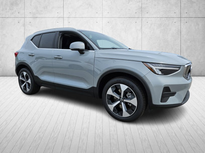 New 2025 Volvo XC40 B5 Core w/ Climate Package
