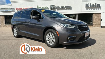 Used 2023 Chrysler Pacifica Touring-L