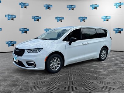 New 2025 Chrysler Pacifica Select