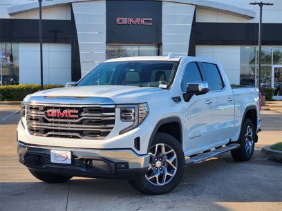 New 2025 GMC Sierra 1500 SLT