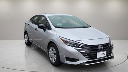 New 2025 Nissan Versa S w/ Trunk Package