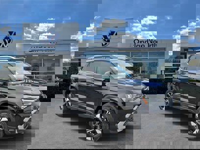 New 2025 Volkswagen Taos SE