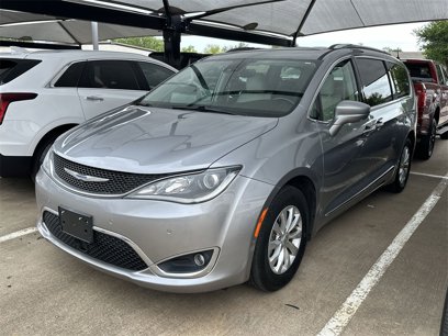 Used 2019 Chrysler Pacifica Touring-L w/ Advanced Safetytec Group