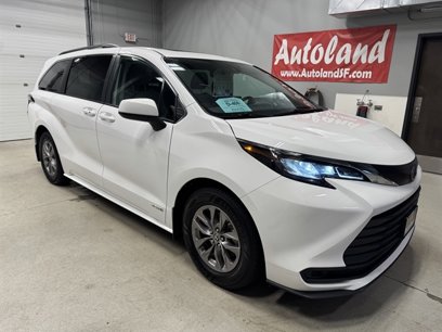 Used 2021 Toyota Sienna LE w/ LE Plus Package