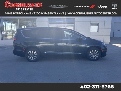 New 2025 Chrysler Pacifica Select