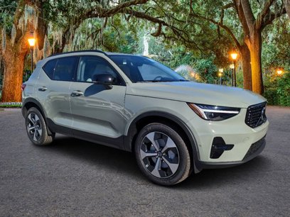 New 2025 Volvo XC40 B5 Plus
