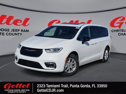 New 2025 Chrysler Pacifica Select