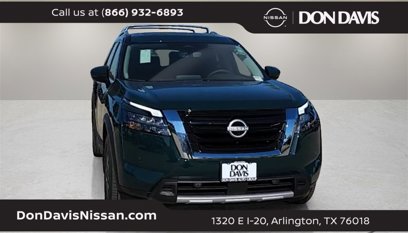 New 2025 Nissan Pathfinder SL w/ SL Premium Package