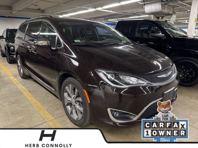 Used 2018 Chrysler Pacifica Limited w/ Tire & Wheel Group