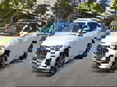 New 2025 Audi Q8 Premium