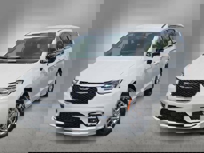 New 2025 Chrysler Pacifica Select