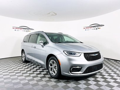 Certified 2021 Chrysler Pacifica Limited w/ Uconnect Theater Family Group